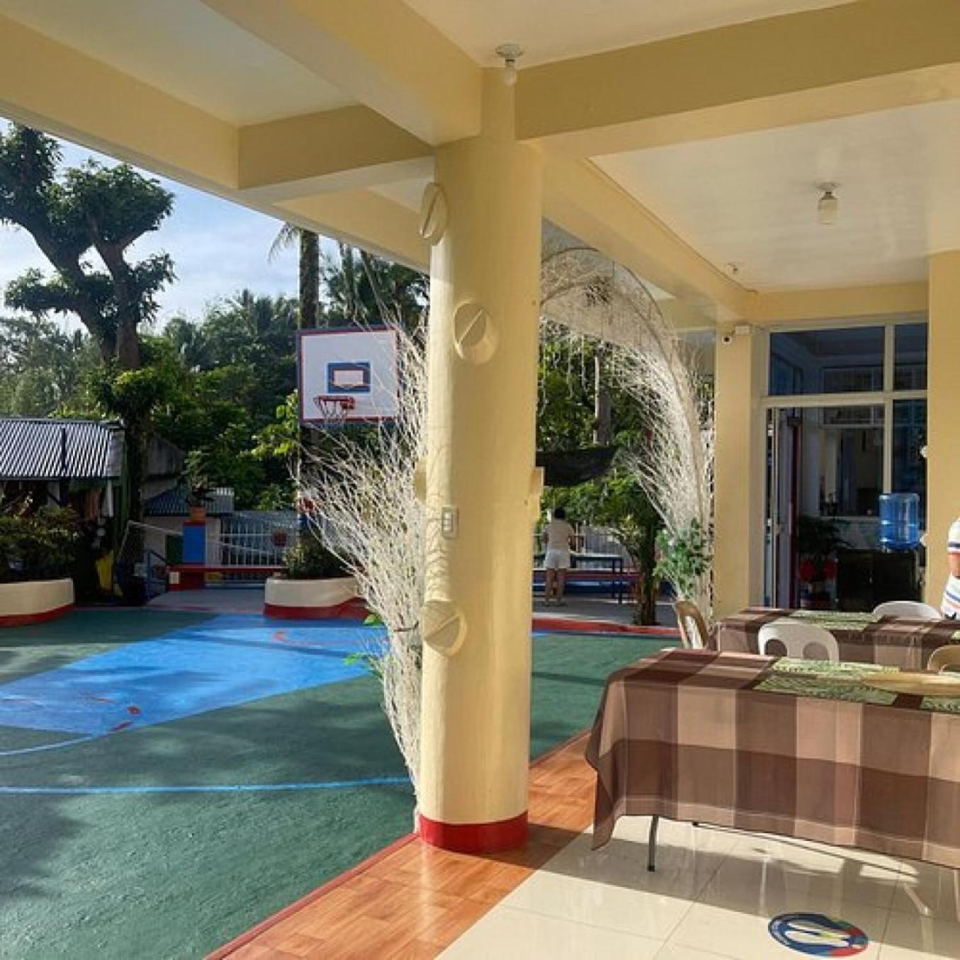 Reddoorz At S & L Apartelle Daraga Albay Legazpi Exterior photo