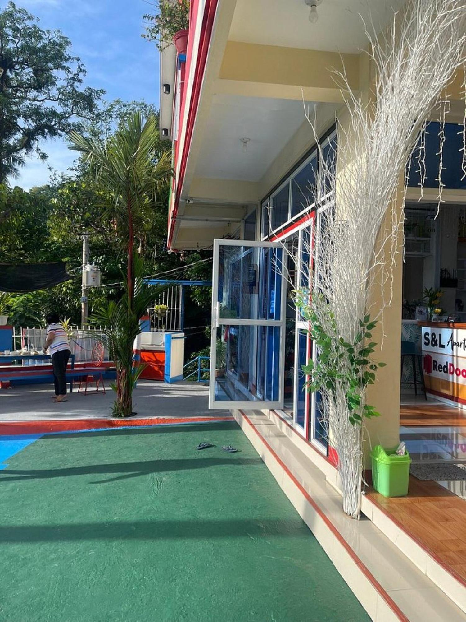 Reddoorz At S & L Apartelle Daraga Albay Legazpi Exterior photo